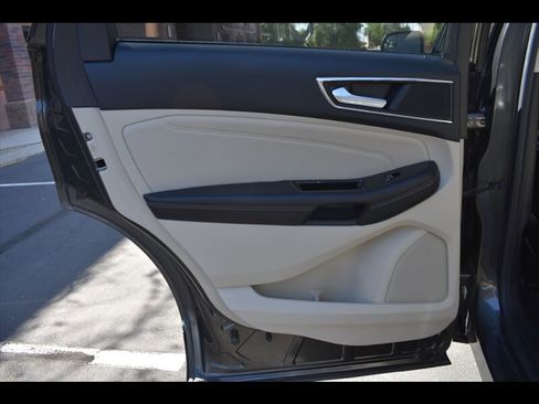 Used 2016 Ford Edge Titanium image 22