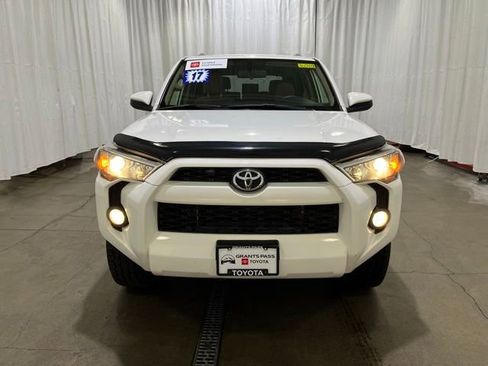Certified 2017 Toyota 4Runner SR5 AWD/4WD image 9