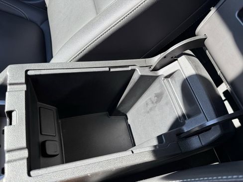 Used 2024 Chevrolet Blazer LT image 32