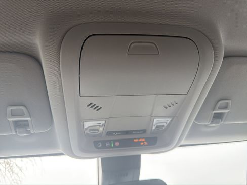 Used 2022 GMC Terrain SLE w/ Driver Convenience Package image 28