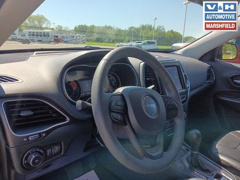 Used 2022 Jeep Cherokee Trailhawk w/ Trailer Tow Group AWD/4WD image 16