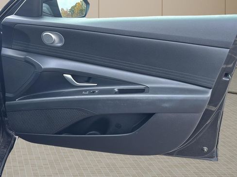 Used 2022 Hyundai Elantra SEL w/ Preferred Accessory Package image 35