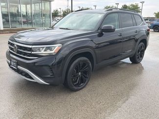 Certified 2023 Volkswagen Atlas SE w/ Black Wheel Package AWD/4WD video 3