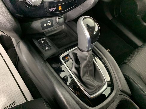 Used 2020 Nissan Rogue SV w/ Premium Package image 25