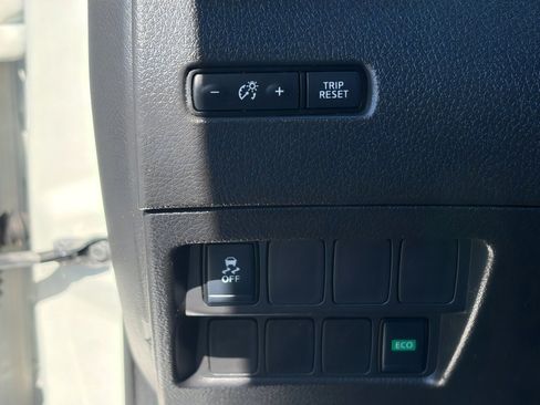 Used 2019 Nissan Rogue Sport S image 17