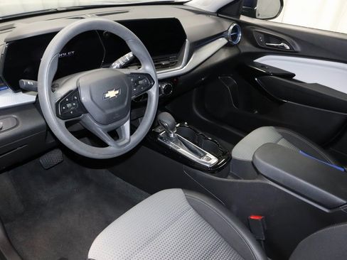 Used 2024 Chevrolet Trax LT image 24