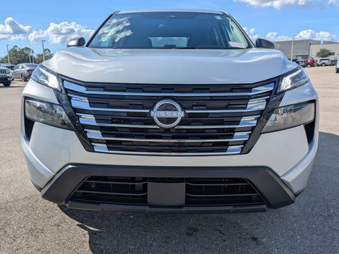 Used 2025 Nissan Rogue S image 3