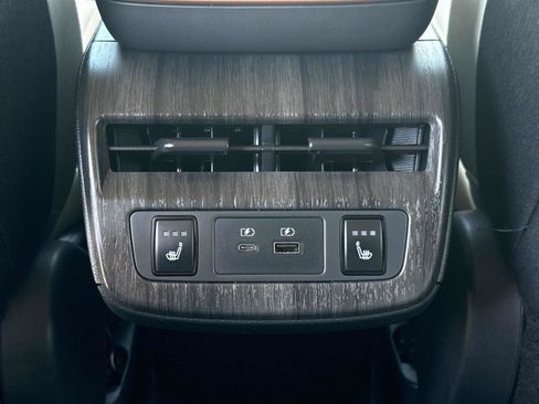 Used 2023 Nissan Ariya AWD image 18