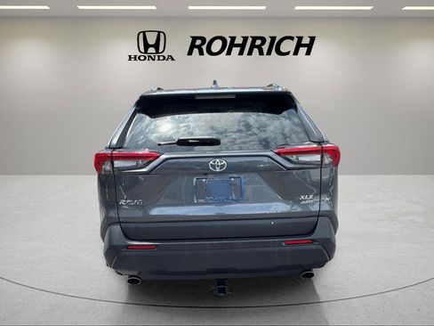 Used 2021 Toyota RAV4 XLE AWD/4WD image 7