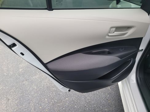 Certified 2025 Toyota Corolla LE image 11