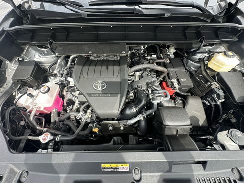 Used 2024 Toyota Highlander XLE AWD/4WD image 34