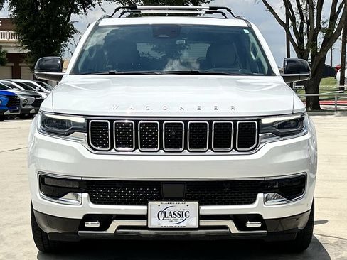 Used 2023 Jeep Wagoneer Series III w/ Premium Group I AWD/4WD image 9