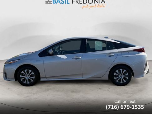 Used 2020 Toyota Prius Prime LE image 2
