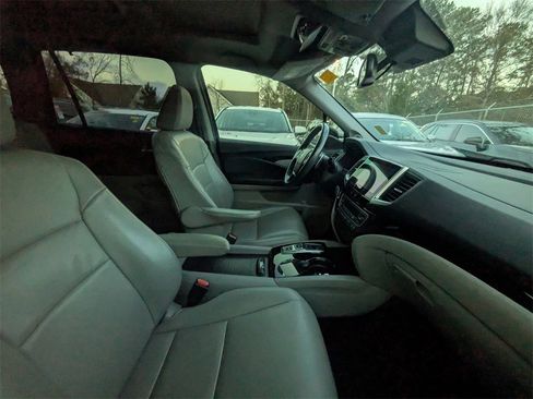 Used 2018 Honda Pilot Touring image 9