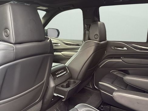 Used 2022 Cadillac Escalade Sport w/ Heavy-Duty Trailer Package image 29