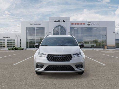 New 2026 Chrysler Pacifica Limited w/ S Appearance Package FWD image 9