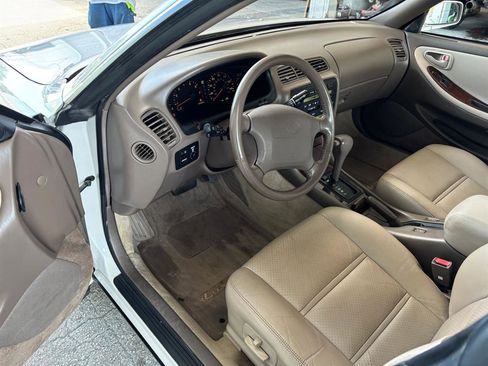 Used 1996 Lexus ES 330 FWD image 9