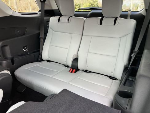 Used 2025 Ford Explorer Platinum w/ Ultimate Package image 29