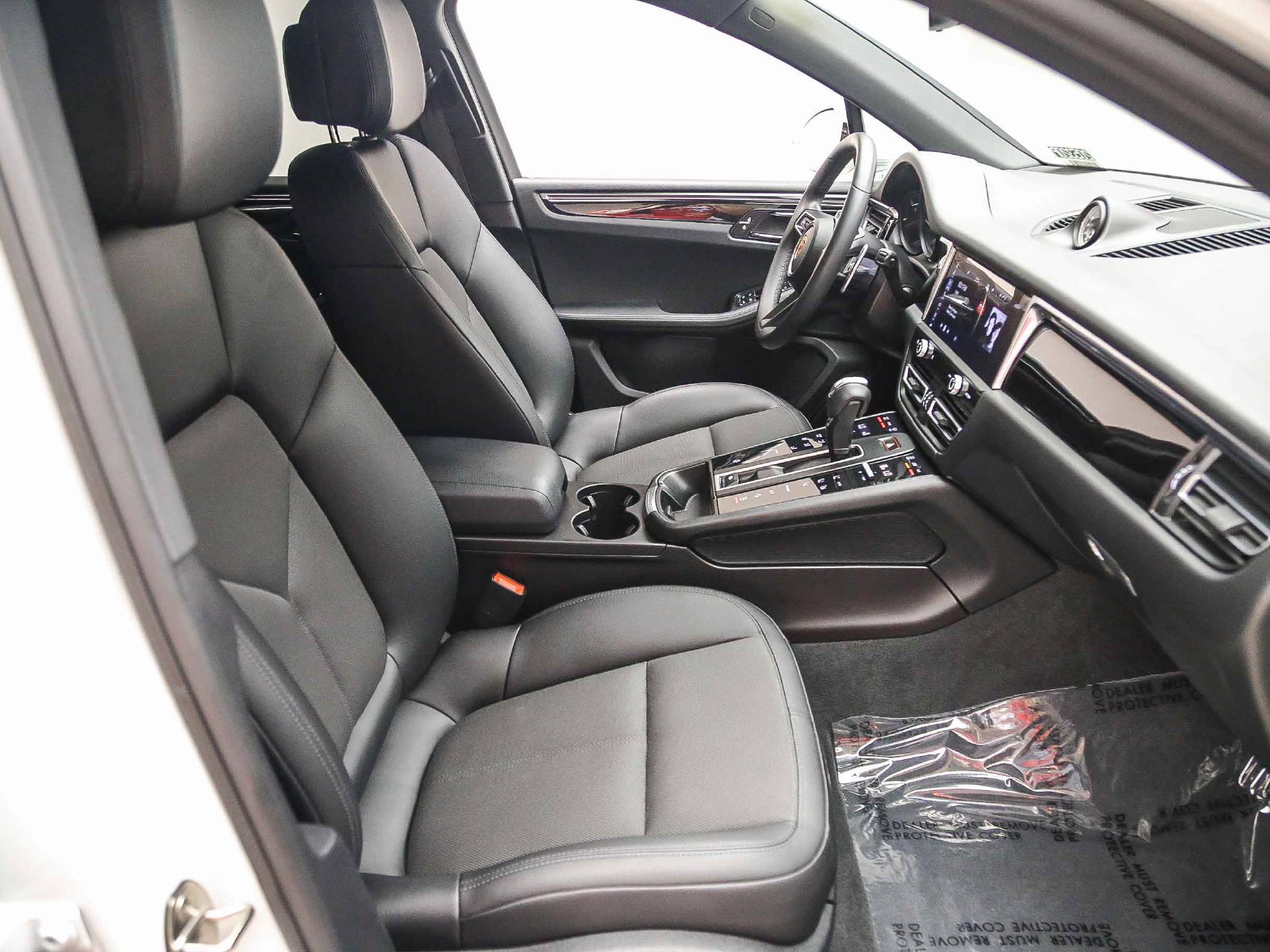 Certified 2022 Porsche Macan AWD/4WD image 20