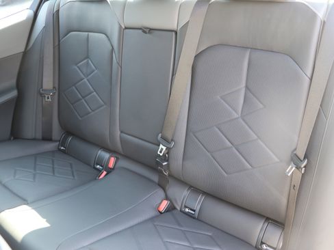 New 2026 BMW 550e xDrive image 36