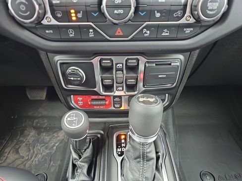 New 2026 Jeep Wrangler Unlimited Rubicon w/ Safety Group image 27