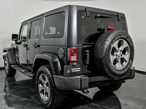 Used 2016 Jeep Wrangler Unlimited Sahara w/ Connectivity Group AWD/4WD image 7