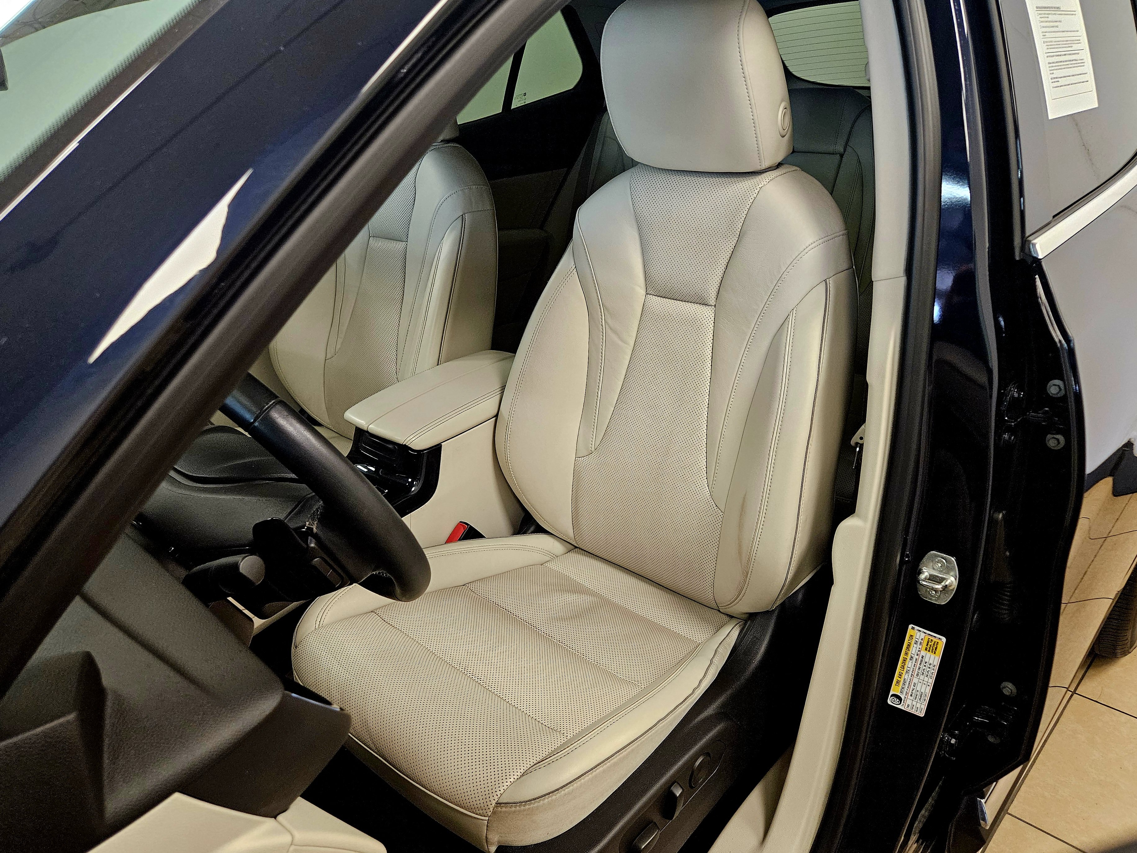 Used 2021 Buick Envision Essence FWD image 34