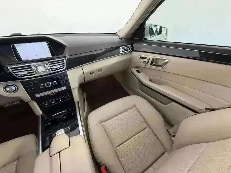Used 2014 Mercedes-Benz E 250 BlueTEC 4MATIC Sedan image 30