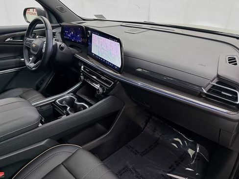 Used 2025 Chevrolet Traverse High Country w/ LPO, Floor Liner Package AWD/4WD image 33