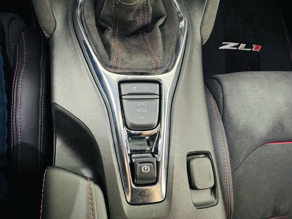 Used 2019 Chevrolet Camaro ZL1 w/ LPO, ZL1 Protection Package RWD image 25