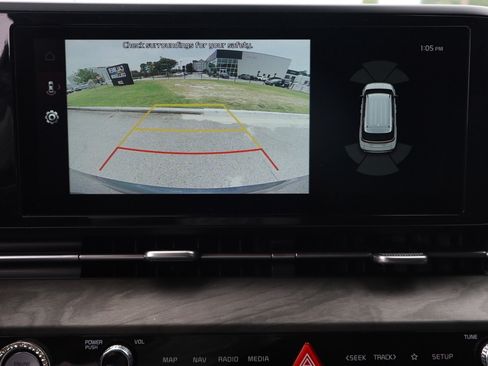 Used 2024 Kia Carnival EX FWD image 15