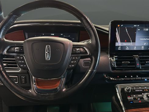 Used 2018 Lincoln Navigator Select AWD/4WD image 11