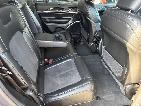 Certified 2022 Jeep Grand Cherokee Trailhawk w/ Luxury Tech Group III AWD/4WD image 19