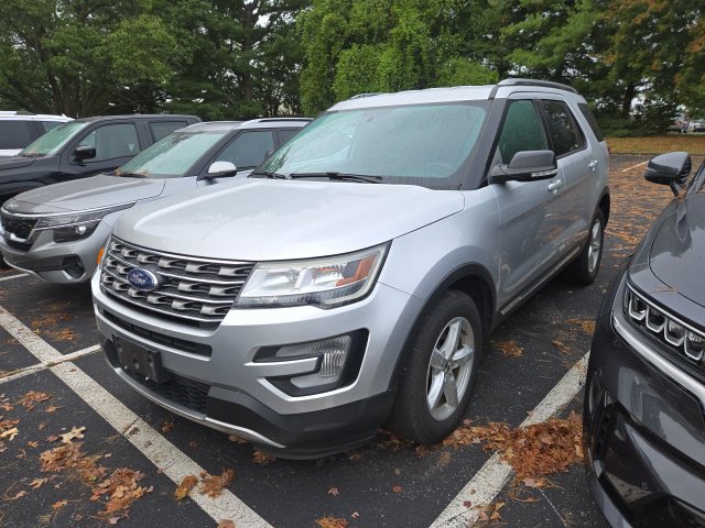 Used 2017 Ford Explorer XLT AWD/4WD image 1