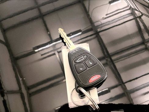 Used 2013 Dodge Avenger SE image 10