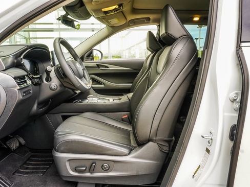 Certified 2026 INFINITI QX60 Luxe w/ Cargo Package FWD image 34