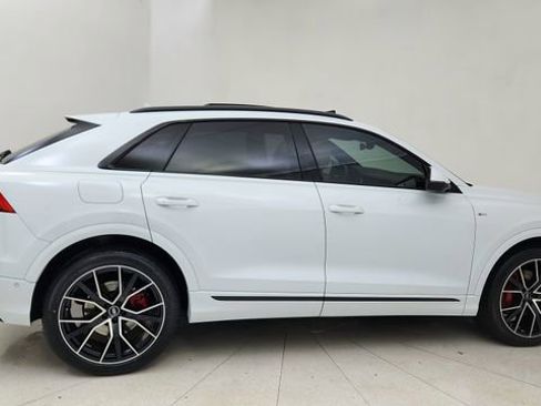 Used 2021 Audi Q8 Prestige w/ Prestige Package image 6