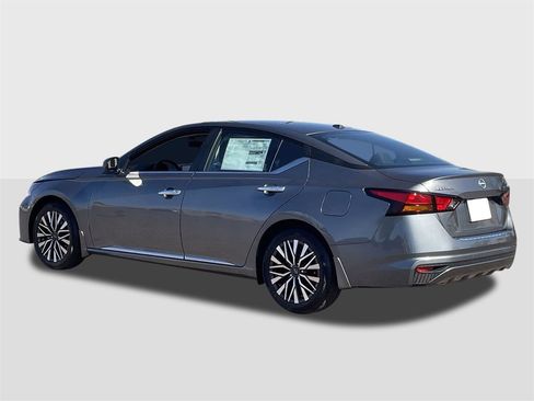 New 2025 Nissan Altima 2.5 SV image 3