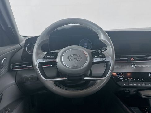 Used 2025 Hyundai Elantra SEL FWD image 18