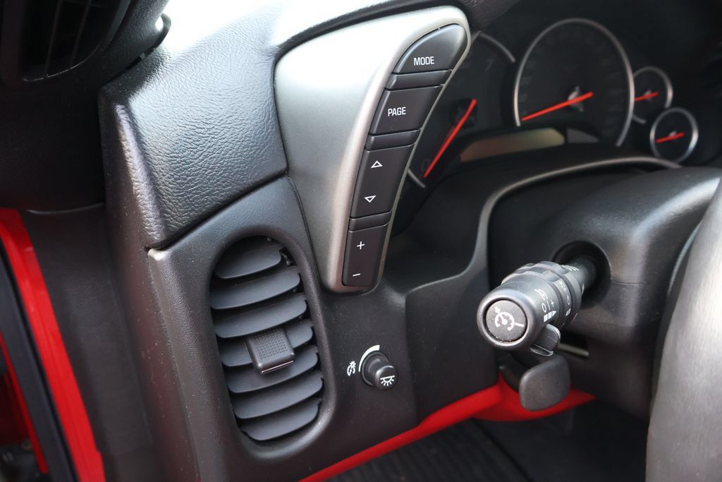 Used 2005 Chevrolet Corvette Coupe w/ Preferred Equipment Group RWD image 19