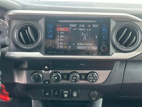Used 2019 Toyota Tacoma SR5 AWD/4WD image 15