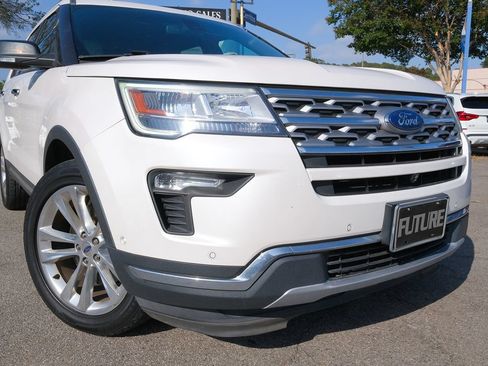 Used 2018 Ford Explorer Limited w/ Equipment Group 301A FWD image 7