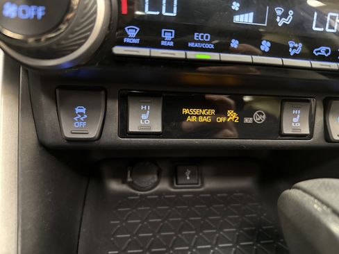 Used 2022 Toyota RAV4 XLE w/ Convenience Package image 39