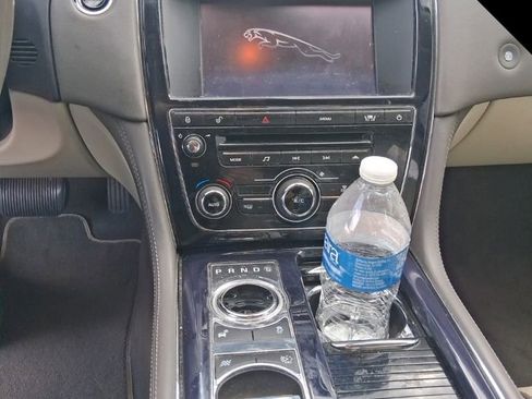 Used 2011 Jaguar XJ image 5