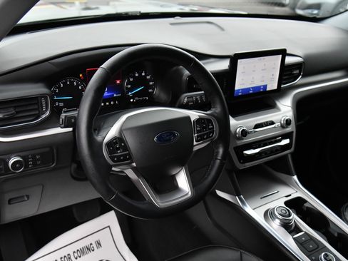 Used 2022 Ford Explorer XLT w/ Equipment Group 202A image 14