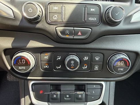 Used 2023 GMC Terrain SLT w/ LPO, Floor Liner Package AWD/4WD image 34