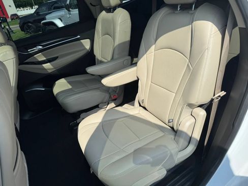 Used 2019 Buick Enclave Essence AWD/4WD image 6
