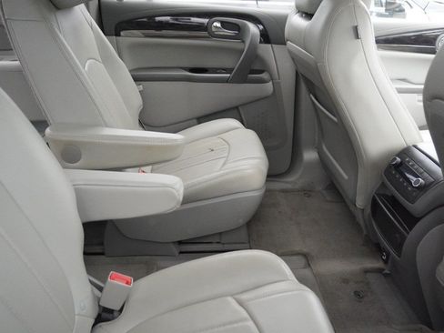 Used 2017 Buick Enclave Leather FWD image 11