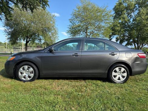 Used 2009 Toyota Camry LE FWD image 35