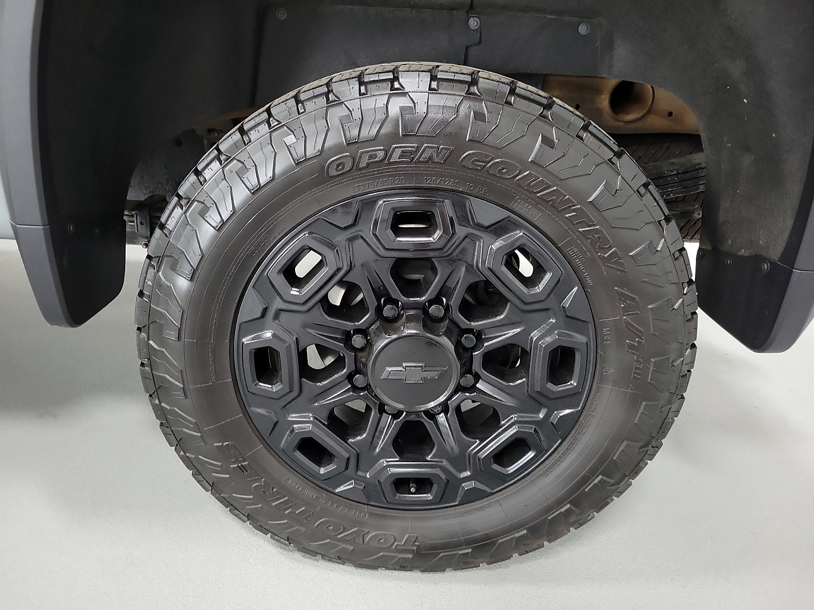 Used 2024 Chevrolet Silverado 2500 High Country w/ LPO, Dark Essentials Package AWD/4WD image 8